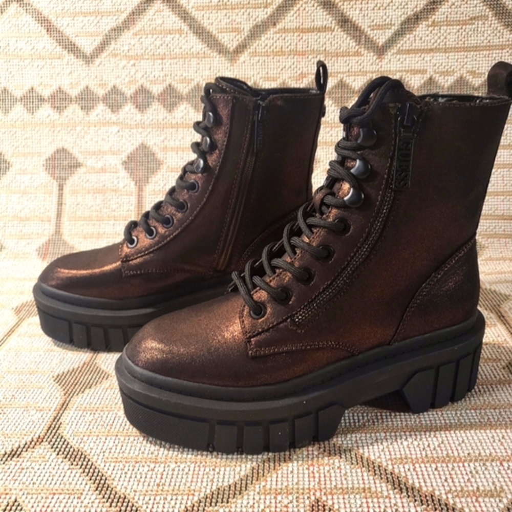 Brand: Guess, Style: Ferina2, Size: 5.5M, 8M, 9M, 10M, Color: Bronze
